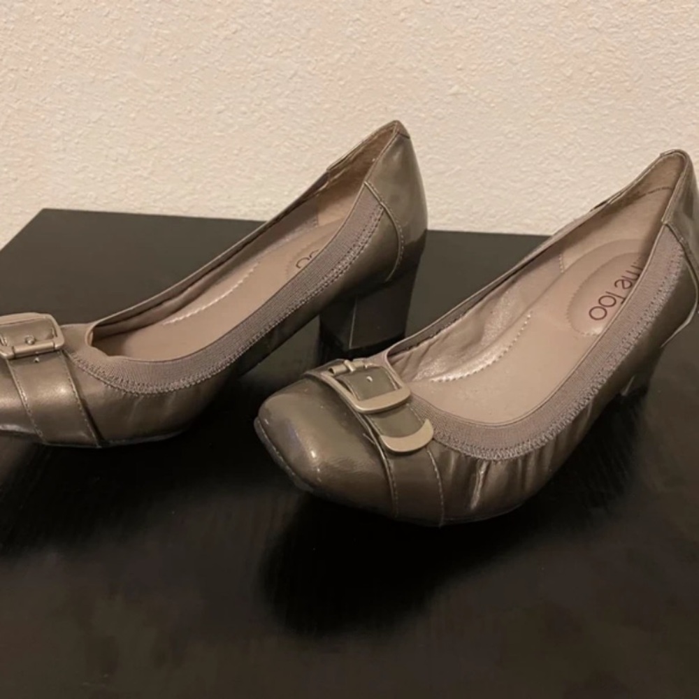 Me Too Shiny Gray Buckle Heels